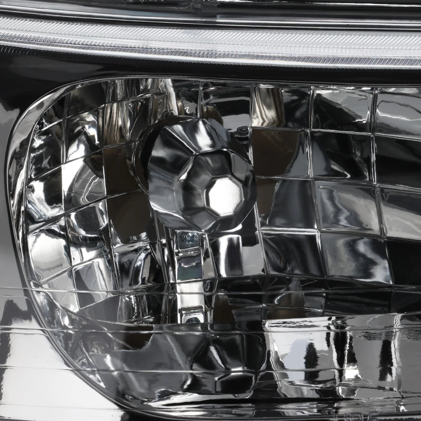 Passenger Side Headlight For Lincoln Town Car 1998-2002 Halogen with Bulb(s)